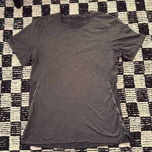 Lululemon Men’s Gray Workout Short Sleeve Size M